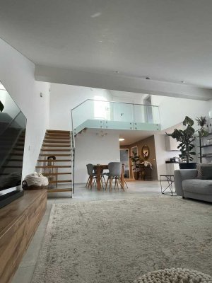 Exklusive 4-Zi.-Maisonette, EBK, Smart-Home & Süd-Balkon – ca. 30 Min. nach München