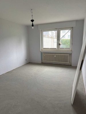 FRISCH RENOVIERTE 4 ZIMMER ERDGESCHOSSWOHNUNG MIT BALKON