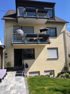 Vollständig renovierte 3-Zimmer-Dachgeschosswohnung mit Balkon in Koblenz-Rübenach