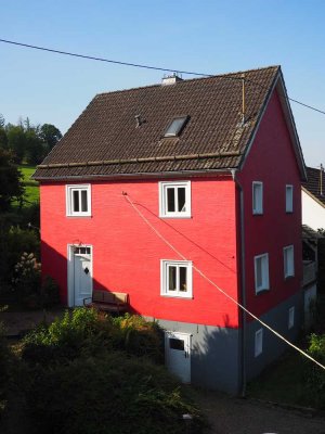 Fachwerkhaus mit Scheune und ausgebautem Holzhaus auf großem naturnahen Grundstück mit Hof Charakter