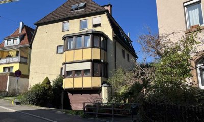 Gemütliche 2-Zimmer-DG Wohnung mit Balkon über den Dächern Stuttgarts