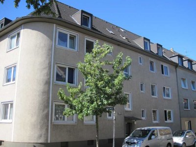 Vogelnest in schöner Lage: perfekt geschnittene 2-Zi.-DG mit großer Küche-;  2er WG geeignet