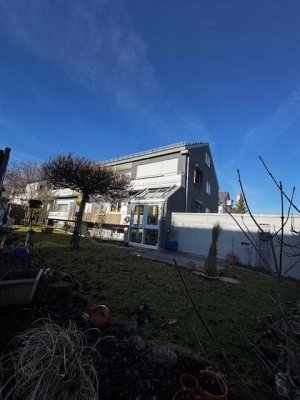 Komplett neu renovierte 2 Zi. DG-Wohnung mit neuer Einbauküche an 1 Person in Gärtringen