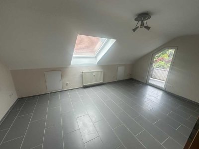 Ansprechende 3-Zimmer-DG-Wohnung mit kl. Balkon in Ettlingenweier