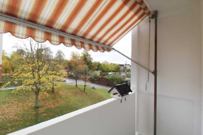 *** 3 Zimmer + Balkon + Einbauküche ---neu renoviert ***