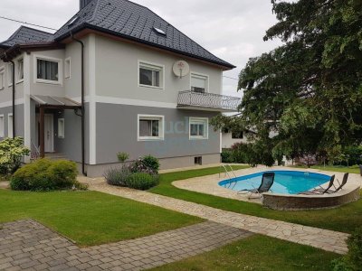 Modernisiertes Mehrgenerationenhaus mit traumhaftem Garten und Pool