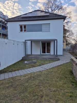 Modernisiertes freistehendes Einfamilienhaus mit Garten  zu vermieten H2F