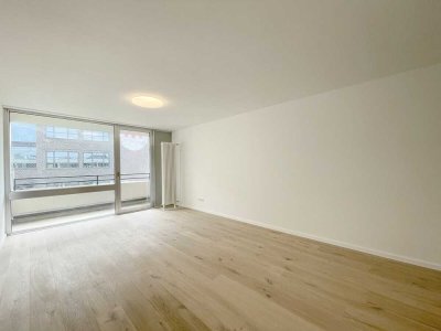 Ganz neu renovierte 1 Zi.-Whg. mit Balkon und Einbauküche direkt an der "Macherei" in Berg am Laim