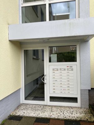 Möbelierte Wohnung mit neuem Bad in Top-Lage in Merheim