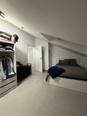 Helle 2-Zimmer Dachgeschosswohnung mit Balkon in Burglengenfeld