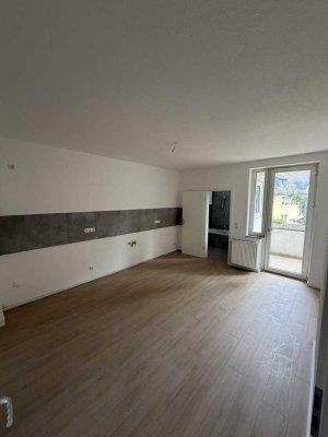 Erstbezug nach Kernsanierung | 3 Zimmer | Große Wohnküche | Loggia | WG-geeignet