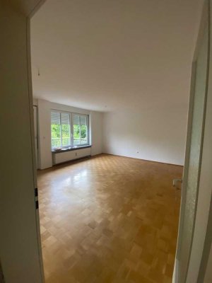 Geschmackvolle, gepflegte 2-Zimmer-Wohnung mit geh. Innenausstattung mit EBK in München Trudering