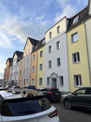 2-Zimmer mit Balkon , Wanne und Dusche, WG geeignet