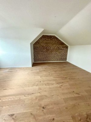 *Wunderschöne renovierte 3 Zimmerwohnung mit Balkon und EBK*