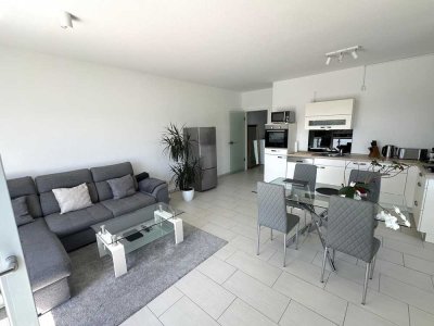 Wunderschöne, sonnige 2 Zimmer- Dachgeschoss-Wohnung in zentraler Lage