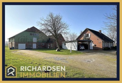 Resthof mit zwei Wohneinheiten, Carport und ehemaligem Wirtschaftsgebäude