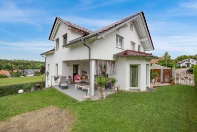 Attraktives, lichtdurchflutetes und großzügiges Einfamilienhaus (Provisionsfrei)