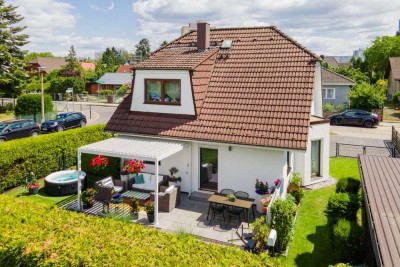 Modernes Einfamilienhaus nahe Alt-Marzahn - Mit Einbauküche, Kamin, Rollläden, Terrasse, Carport