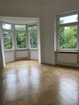 Stilvolle, sanierte 3-Zimmer-Wohnung mit Parkblick