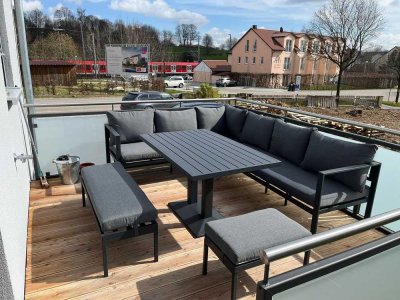 Neuwertige Wohnung mit fünf Zimmern und Balkon in Altomünster
