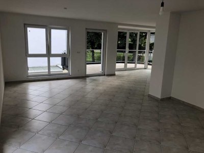 Bad Soden - Schöne helle 4 Zimmer Wohnung mit EBK, Fbhzg, Balkon, 2 Bäder, elekt. Rollladen....