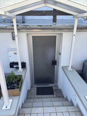 Gemütliche Maisonette-Wohnung mit Balkon/Terrasse, Einbauküche und möblierter Ausstattung