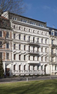 "Gründerzeit-Juwel am Floßplatz – 182 m² Maisonette mit Kamin, Aufzug & Panorama-Terrassen"