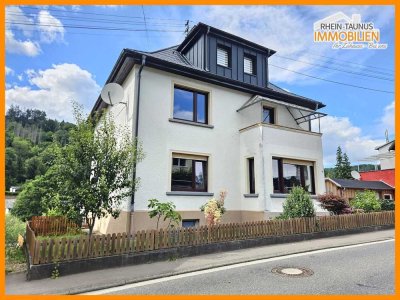 Modernisiertes Zweifamilienhaus mit Weitblick in Arzbach!
