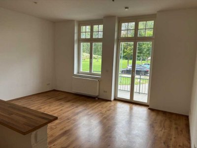 Balkon, Einbauküche & Luxusbad - Top geschnittene 1-Zimmer-Wohnung in Stadtfeld-West