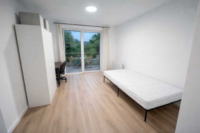 Renoviertes möbliertes Zimmer in 3er WG mit Südbalkon