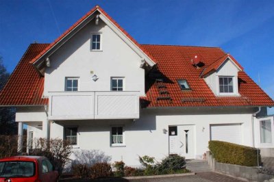 Moderne, helle, geräumige zwei Zimmer Wohnung in Ortsrandlage