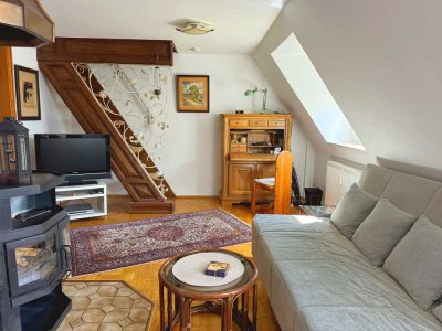 Ein echtes Zuhause! Liebevoll möblierte Maisonette Wohnung in grüner, ruhiger Lage, gut angebunden.