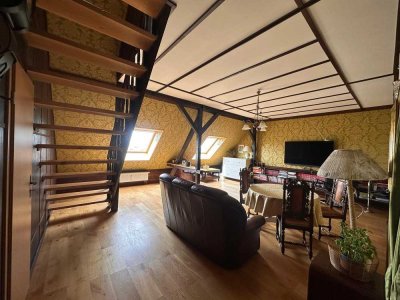 Unvermietete, geräumige DG-Wohnung auf 2 Etagen