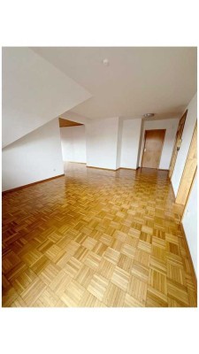 Helle 3-Zimmer Dachgeschosswohnung mit zwei Balkonen in Rülzheim