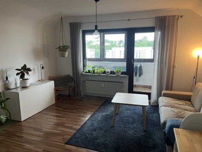 Stilvolle, gepflegte 1,5-Raum-DG-Wohnung mit EBK in Mainz