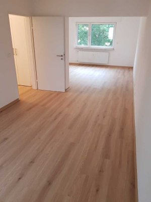 Offener Wohnbereich für Erstbezug nach Modernisierung einer 3ZKBB Wohnung im 1. OG mit neuer EBK