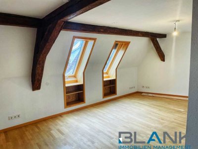 Großzügige 4–5-Zimmer-Dachgeschosswohnung mit Bühne – Altbaucharme am Marktplatz Leonberg