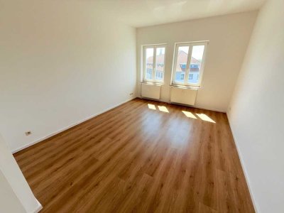 **Besichtigung: So., 25.05.25 um 11:00 Uhr** Drei Zimmer in Brandenburg a.d. H. mit EBK!