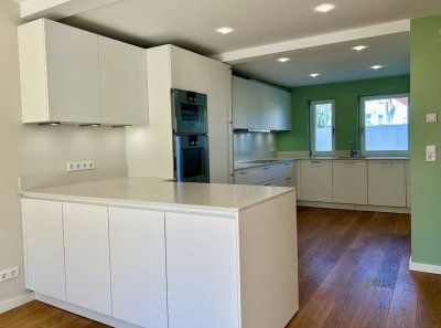 Neu saniertes Reihenhaus mit luxuriöser Innenausstattung, Europäische Schule in Laufnähe