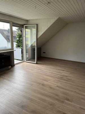 Helle 2-ZKB-Dachgeschosswohnung mit Balkon und Stellplatz in Trier-Pfalzel