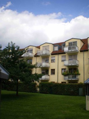 Im grünen Herzen der Stadt schöne 2-Zi.-Wohnung mit gehobener Ausstattung, möbliert und mit Balkon