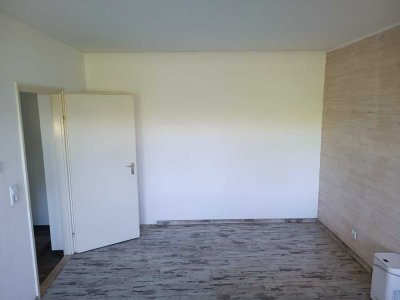 Helle 2-Raum-EG-Wohnung mit Balkon und EBK in Sandersdorf