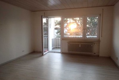 3-Zimmer-Wohnung mit gehobener Innenausstattung mit Balkon und EBK in Schweinfurt am Waldspielplatz