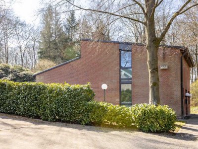 Modernes Architektenhaus in naturnaher Lage