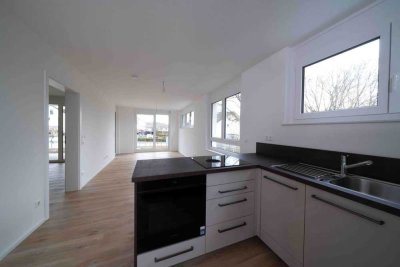 BETREUTES WOHNEN: Helle, barrierefreie 2-Zimmer-Wohnung mit kleinem Gärtchen