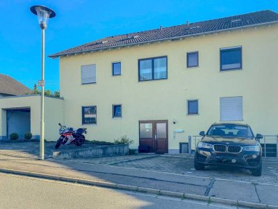 Lichtdurchflutete 4 ZKB Dachgeschosswohnung mit 
zwei Balkonen in Emersacker zu vermieten!
