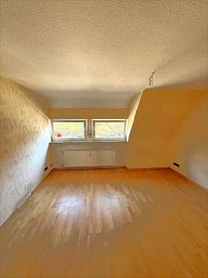 Charmante Dachgeschosswohnung mit Weitblick – in Stuttgart-Gaisburg