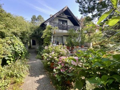 Einfamilienhaus-Altbestand mit großem Grundstück