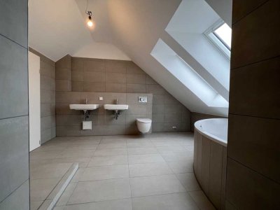 Zweitbezug: PENTHOUSE - 2 Etagen mit ca. 138 m² - 4-Zi, TERRASSE, 2 Bäder, TG, LUXUS per SOFORT