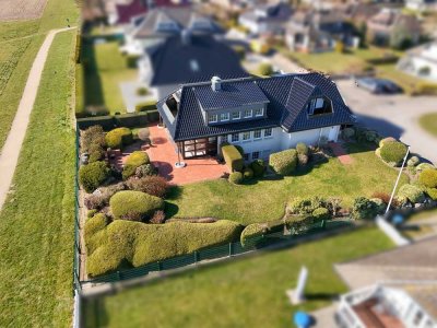 Großzügiges Einfamilienhaus mit Einliegerwohnung und Ostseeblick